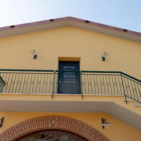 Casa Chiara Lantgård Latina